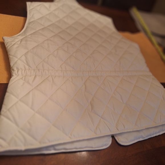 NWT St. John's Bay puffer vest with gold accents in ivory cream sz XL - Picture 5 of 16